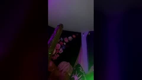 Ella Ts online show from April 29, 6:40 am
