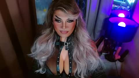 QUEEN MADISON  online show from June 5, 8:20 am
