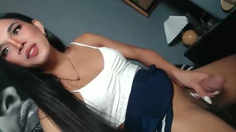 LARA online show from October 5, 3:44 pm