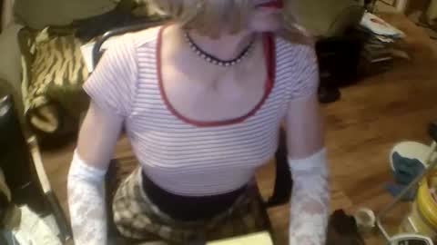 Snapshot of your_dog chatting on December 11, 1:28 am Taylor Tash online show from December 11, 1:28 am