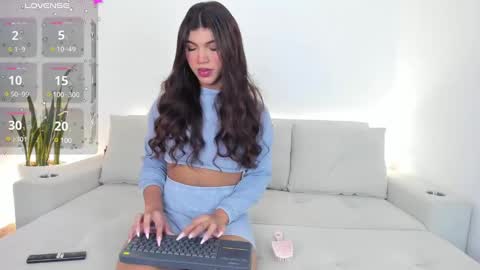 Snapshot of your_favorite_doll_ chatting on February 25, 11:22 pm Eliza online show from February 25, 11:22 pm