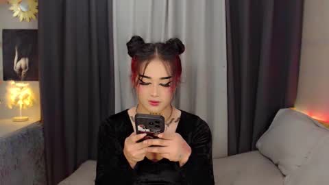 kim online show from February 4, 6:49 pm