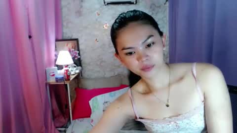 Snapshot of yourlovelytranspinay chatting on October 19, 2:15 am your lovely Dina online show from October 19, 2:15 am