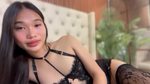 yoursluttyashxx online show from November 12, 7:02 pm