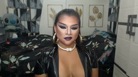 Snapshot of yourtrannyqueenxxx chatting on September 17, 11:21 pm Anastacia Grey online show from September 17, 11:21 pm