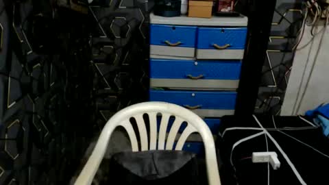 yumi online show from April 12, 1:47 pm