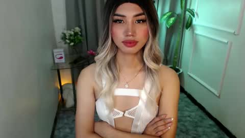 Snapshot of zelainalovetocum chatting on February 8, 1:11 am zelainalovetocum online show from February 8, 1:11 am