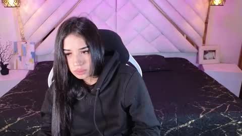 Zoe online show from March 28, 1:02 pm