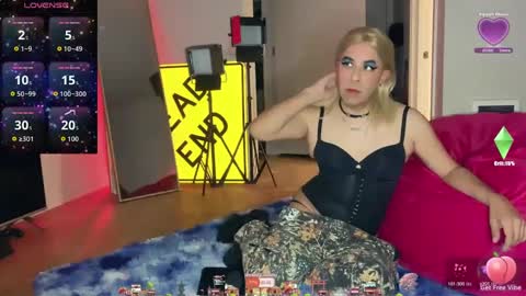 Snapshot of zoeymonroe chatting on October 6, 3:28 am zoeymonroe online show from October 6, 3:28 am