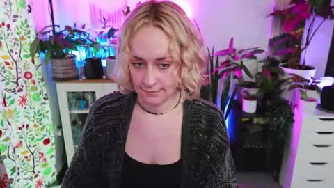 Zoey Ryan online show from February 7, 7:20 pm