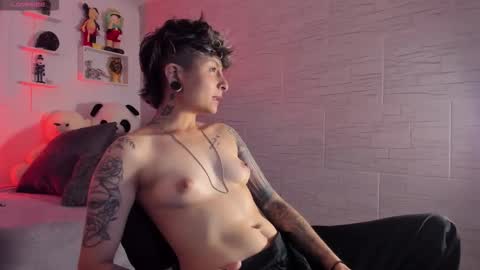 Snapshot of zuryramirez_ chatting on October 16, 7:24 pm Zury Ramirez online show from October 16, 7:24 pm