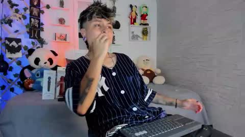 Snapshot of zuryramirez_ chatting on October 22, 9:40 pm Zury Ramirez online show from October 22, 9:40 pm