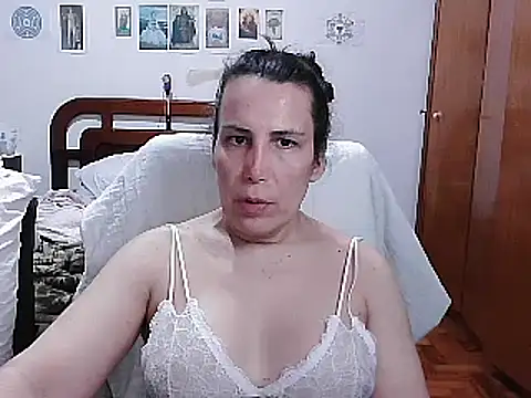 Snapshot of LauraVicttoria361215 chatting on March 8, 10:32 am LauraVicttoria361215 online show from March 8, 10:32 am