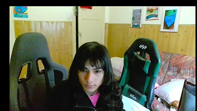 calliemaggotbone online show from December 22, 2:55 pm