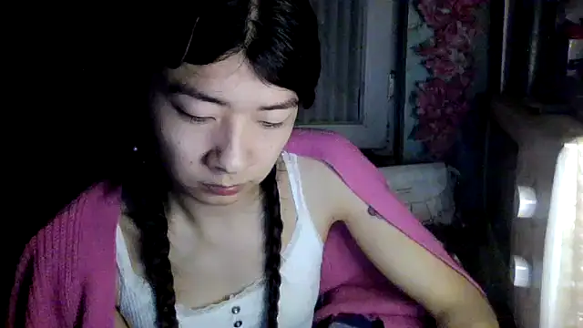 CarlyJoy online show from April 23, 4:31 pm