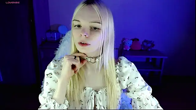 Emily Nyaffee online show from December 16, 10:13 pm