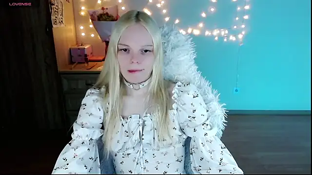 Emily Nyaffee online show from March 8, 1:08 am