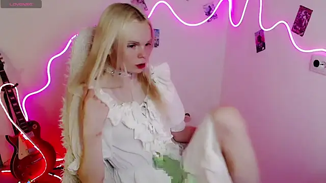 Emily Nyaffee online show from September 19, 12:05 am