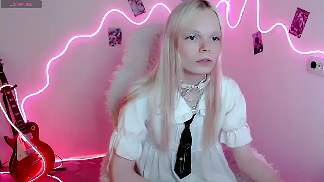 Emily Nyaffee online show from September 21, 8:14 pm