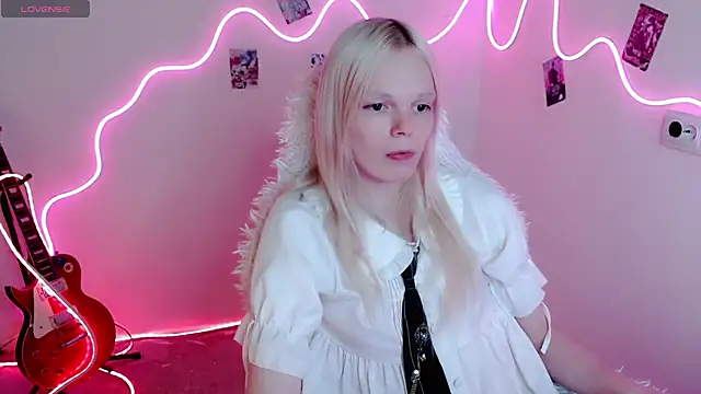 Emily Nyaffee online show from September 22, 8:25 pm