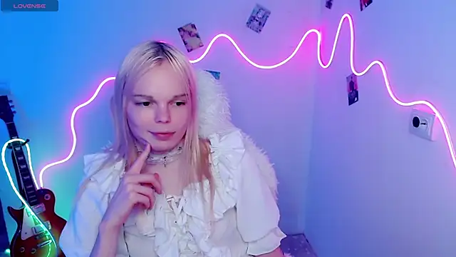 Emily Nyaffee online show from October 31, 5:22 pm