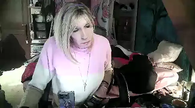 Snapshot of Ombeline1 chatting on January 31, 6:57 pm Ombeline1 online show from January 31, 6:57 pm