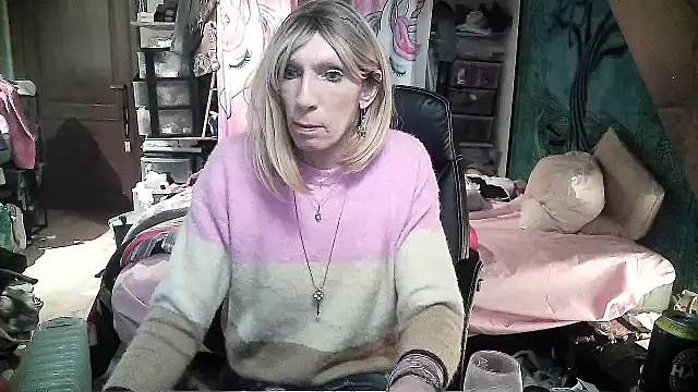 Snapshot of Ombeline1 chatting on February 2, 4:22 pm Ombeline1 online show from February 2, 4:22 pm