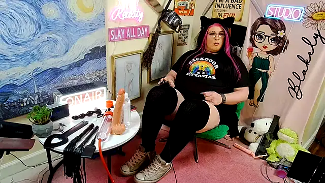 Blakelytgirl online show from April 18, 5:42 am