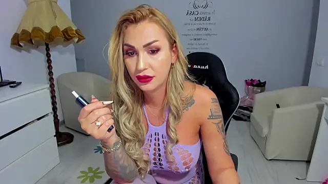 GlossyDiamondX online show from April 5, 6:39 pm