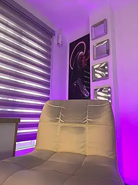 babybriexxx online show from December 19, 4:46 pm