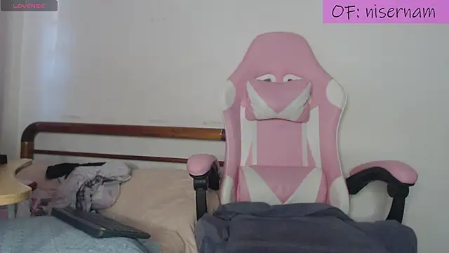 nicolle paradise  online show from October 13, 9:26 pm