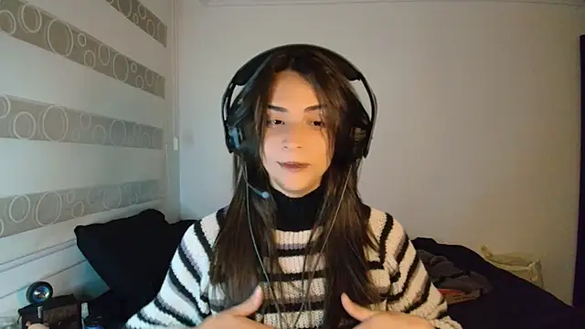 Snapshot of Dollbehavior_ chatting on October 19, 8:17 am Dollbehavior online show from October 19, 8:17 am
