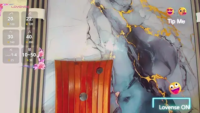 khiara moretti online show from March 23, 7:30 pm