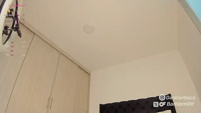 Snapshot of barbie_millit chatting on October 4, 11:27 pm barbie millit online show from October 4, 11:27 pm
