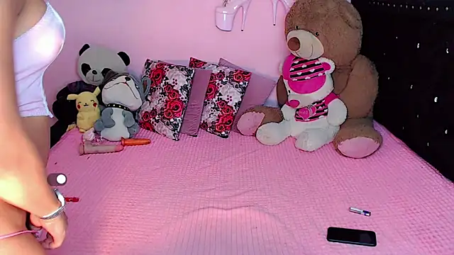 Ciinamonloren online show from December 19, 3:34 am