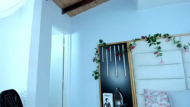 pretty ariiel online show from December 7, 3:42 am