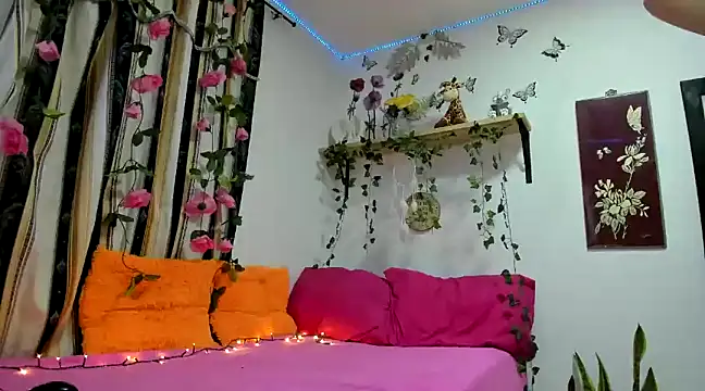 Snapshot of anasttacia_210 chatting on December 14, 4:34 am anasttacia 210 online show from December 14, 4:34 am