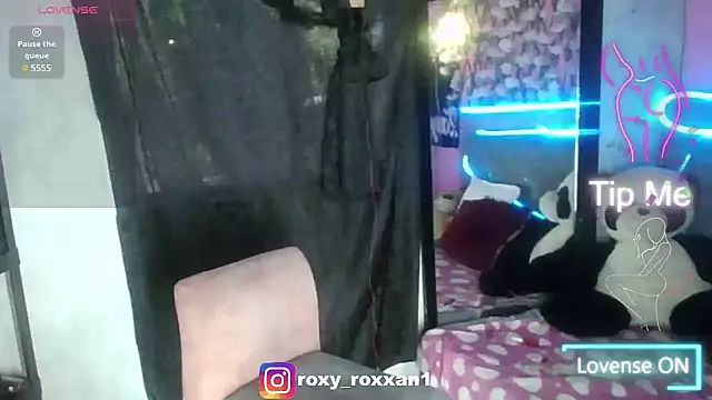 roxy roxxan online show from March 15, 1:06 pm