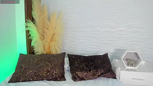 IsabelleFoxx  online show from February 4, 10:14 pm