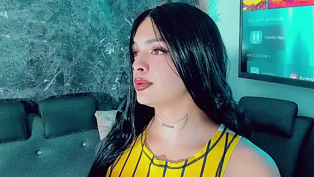 Emmaa Saenz  online show from January 10, 9:43 pm