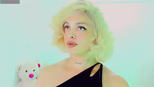 Emmaa Saenz  online show from February 27, 11:55 pm