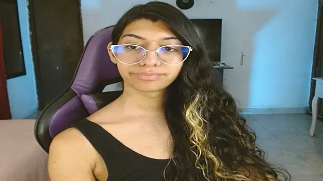 engielphoenis14 online show from January 14, 1:36 am