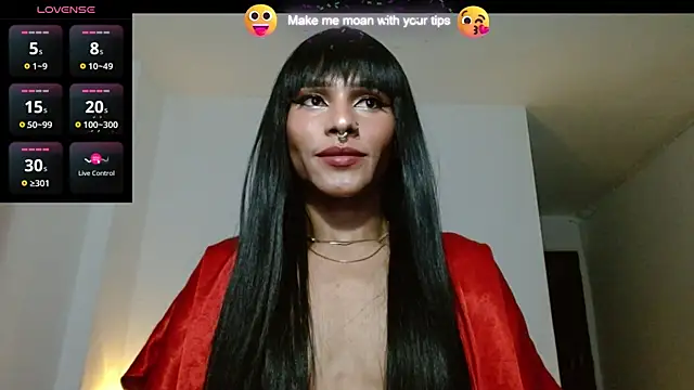 carolinemiller7 online show from December 13, 7:15 am