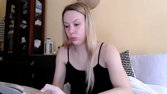 Scarlettford online show from December 3, 8:55 am