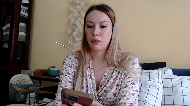 Scarlettford online show from February 19, 12:00 pm