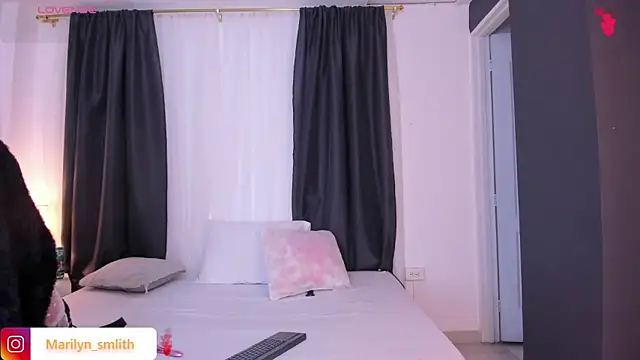 MarilynSmIith online show from September 18, 11:37 am