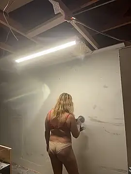 allissonw13 online show from January 18, 8:11 am