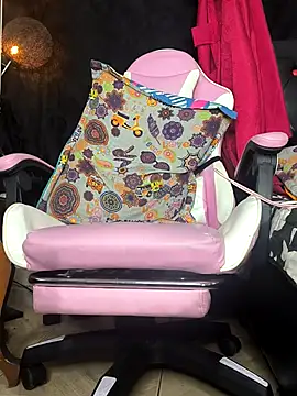 Snapshot of hot_cherry chatting on March 5, 5:02 pm hot cherry online show from March 5, 5:02 pm