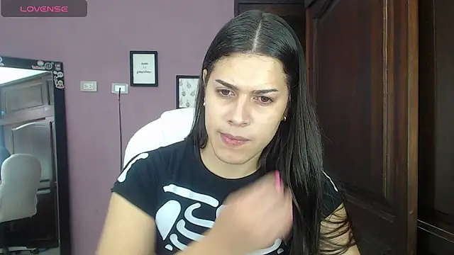 Snapshot of Luciana_Ortiz1 chatting on February 8, 2:38 pm Luciana Ortiz1 online show from February 8, 2:38 pm
