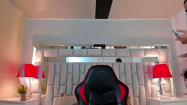 mariiahneedles online show from October 25, 1:33 am